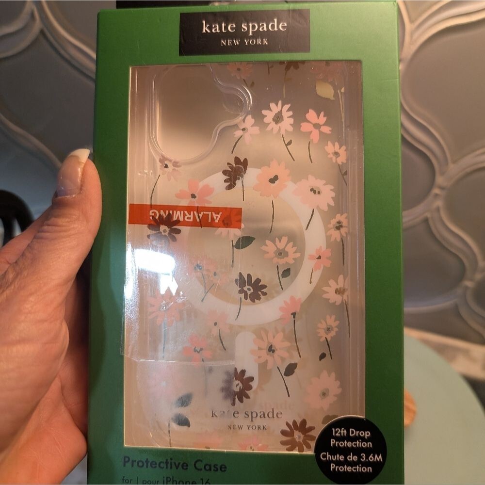 NIB Kate Spade New York Floral MagSafe Case for iPhone 16